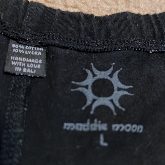 Maddie Moon Black Capri Leggings Festival Lace Up Boho Yoga Stretch Size Large - Picture 5 of 6